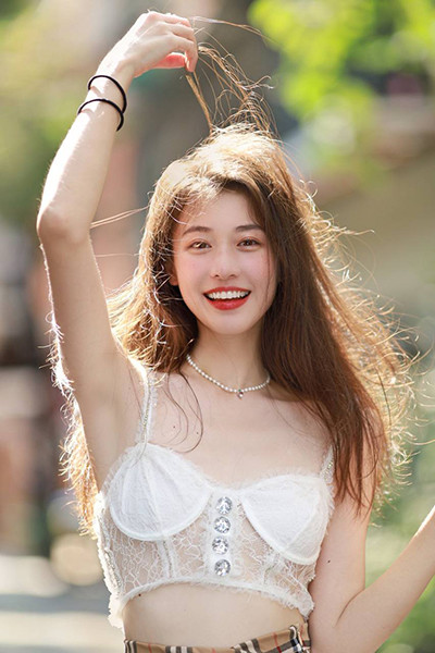 花蝴蝶免费看影视日本免费版：适合宅男宅女深夜看污污的播放器软件