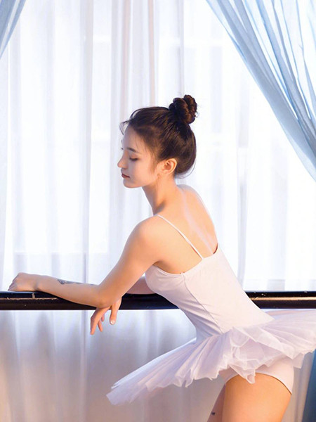 榴莲app色斑让你流连忘返：一款宅男在深夜看影视观影的福利视频播放神器