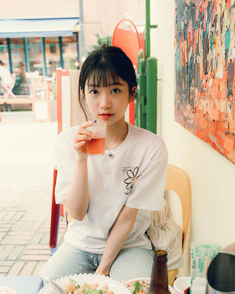 精品国色天香卡一卡二斗解锁版：一款无广告不收费的手机观影类软件