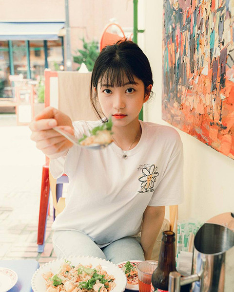 色窝窝无打码一区二区三区最新版：深受许多老司机们青睐和欢乐的看影视平台