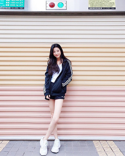 绿巨人荔枝榴莲向日葵草莓是一款能够让用户轻松制作视频的软件